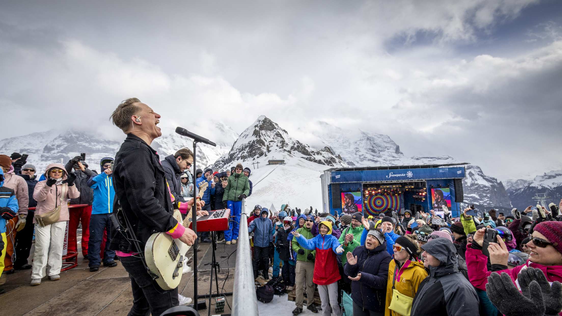 20230325 SnowpenAir Hecht VIP