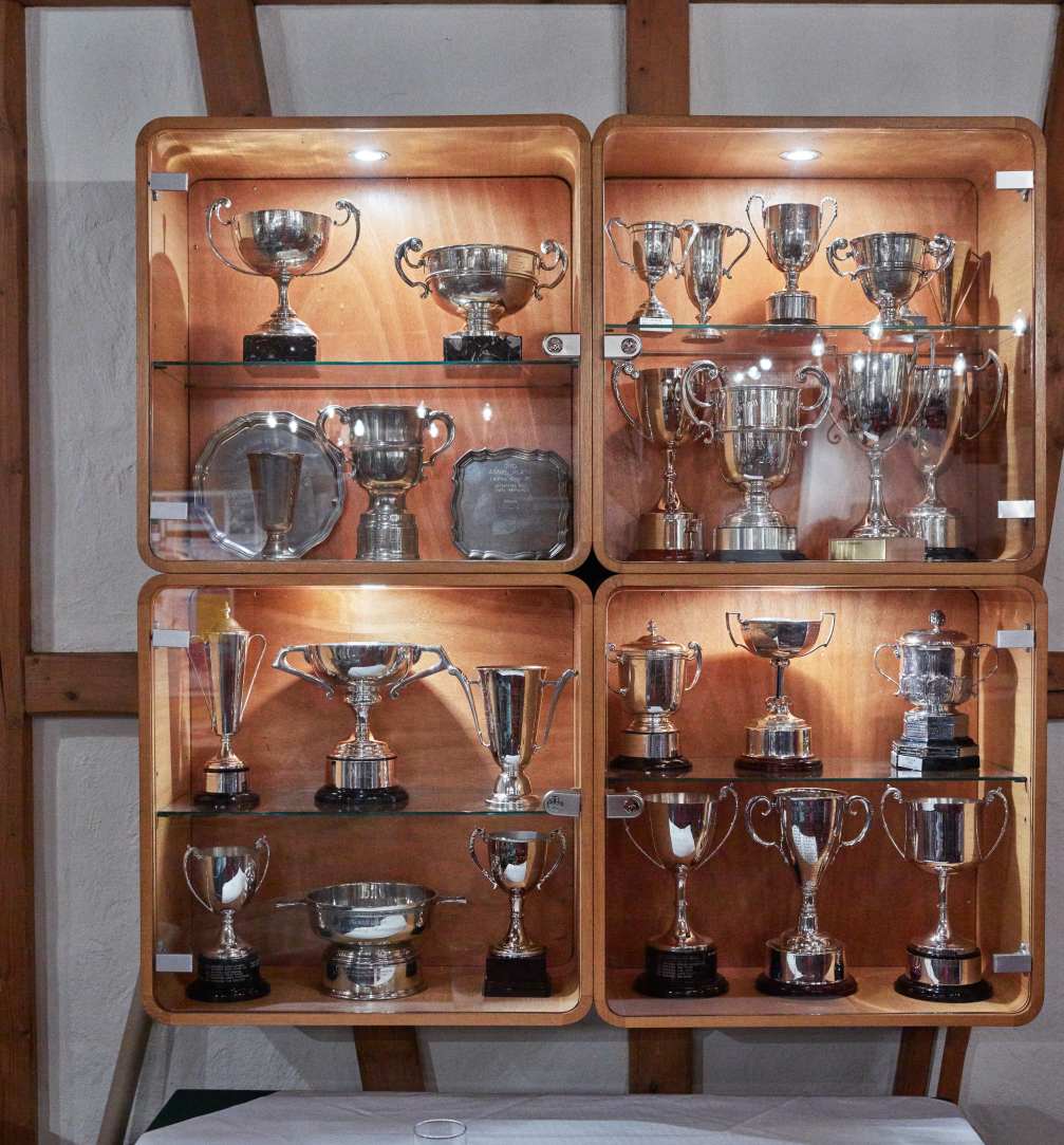 Downhill Only Ski Club Pokalsammlung Clubhaus Wengen