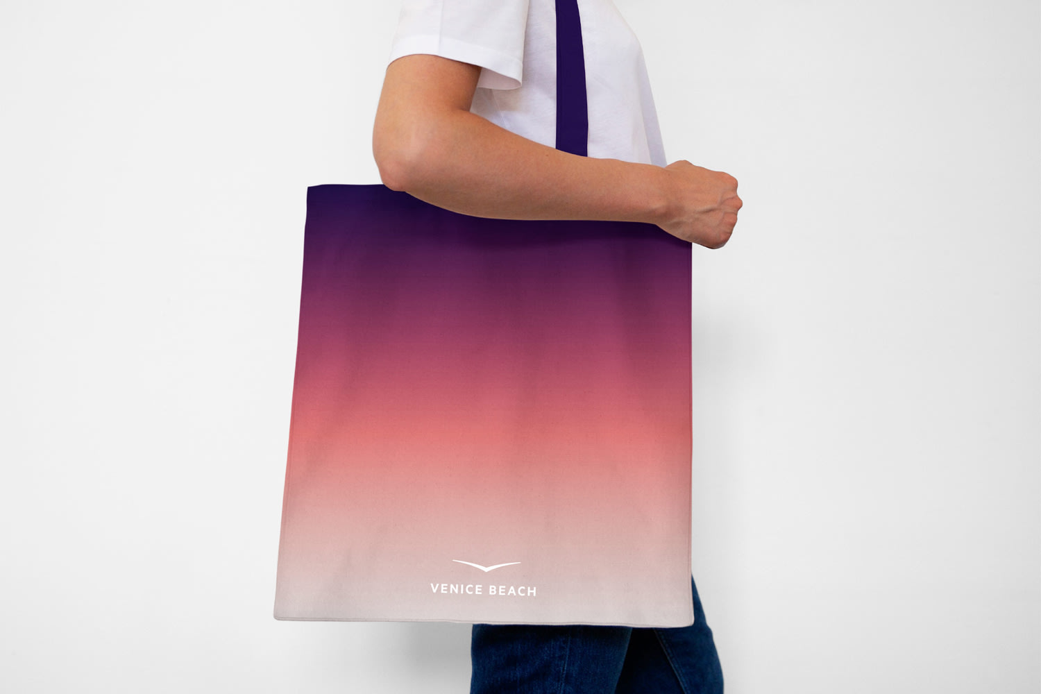 Jutebeutel mit Logo und Farbverlauf der Corporate-Identity-Farben