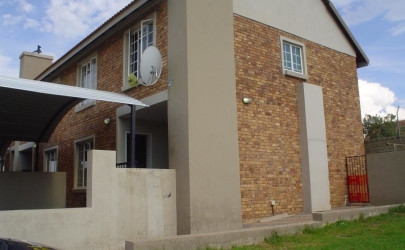 3 Bedroom Townhouse To Rent In Kosmosdal Centurion