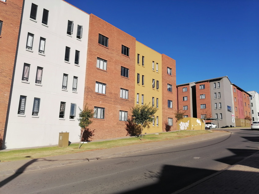 2 Bedroom Apartment To Rent in South Hills, Johannesburg, Gauteng