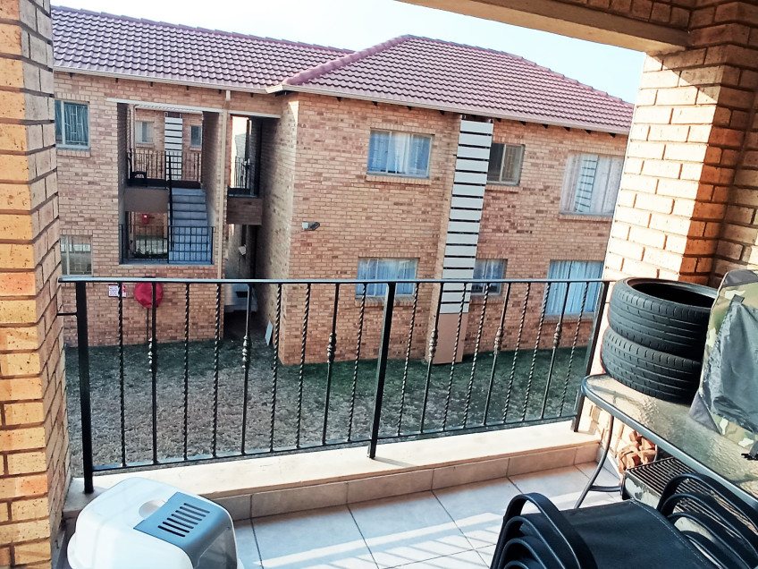 2 Bedroom Apartment For Sale in Vanderbijlpark Sw5, Vanderbijlpark