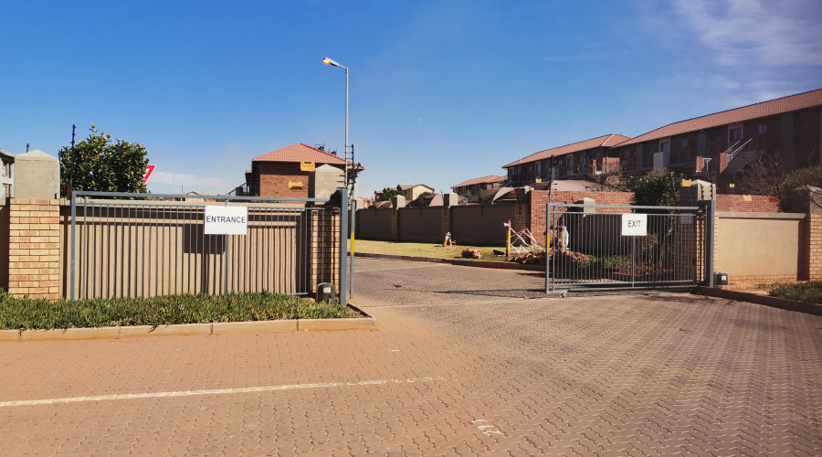 2 Bedroom Apartment in Stone Ridge,... RL897735 Just Property