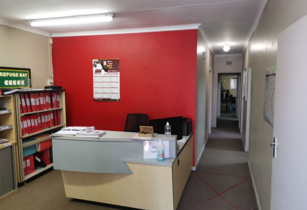 185 m² Office in Rustenburg Centra... CL1427 Just Property