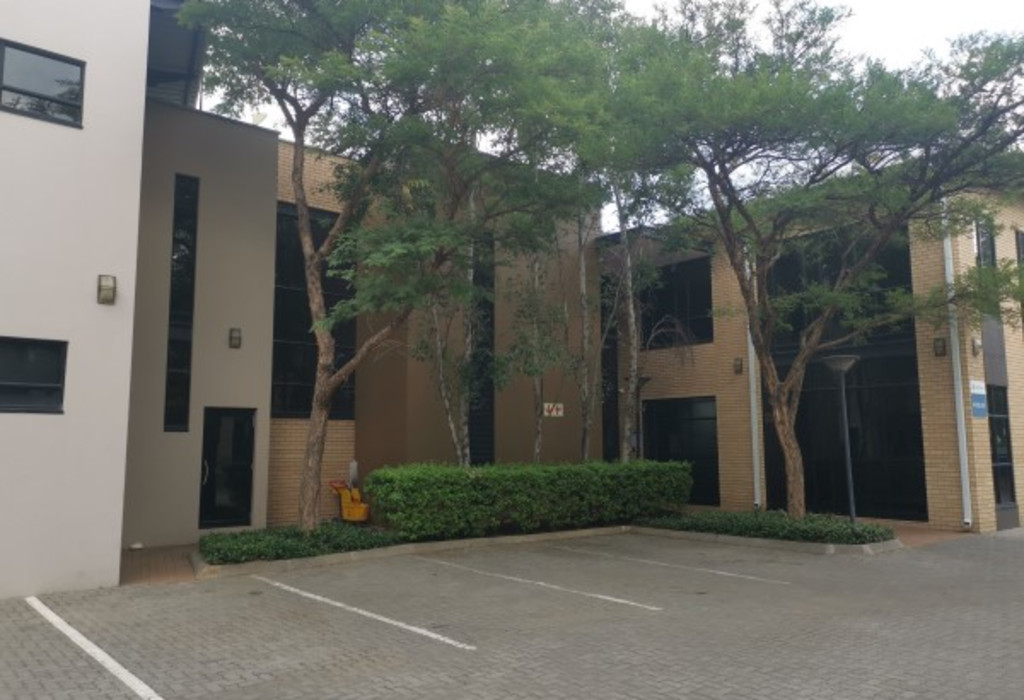 653 m² Office in Rustenburg Ext 26... CL4921 Just Property