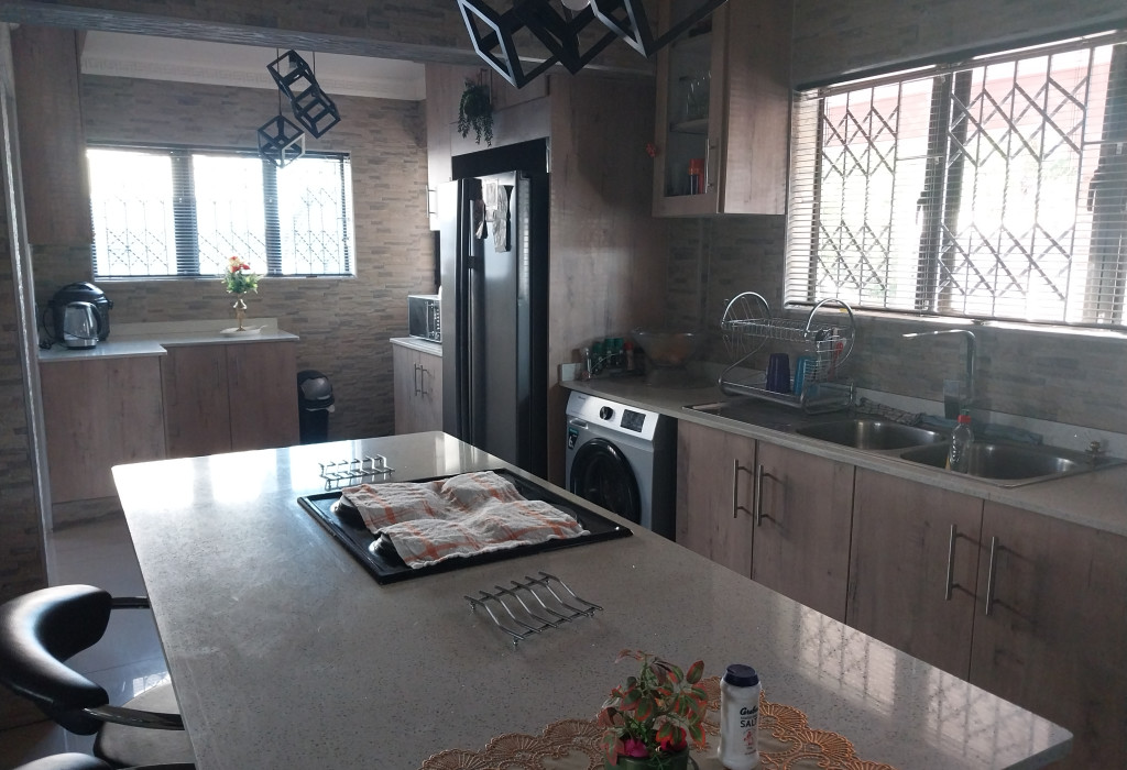 5 Bedroom House in Montford, Chatsw... RL939738 Just Property