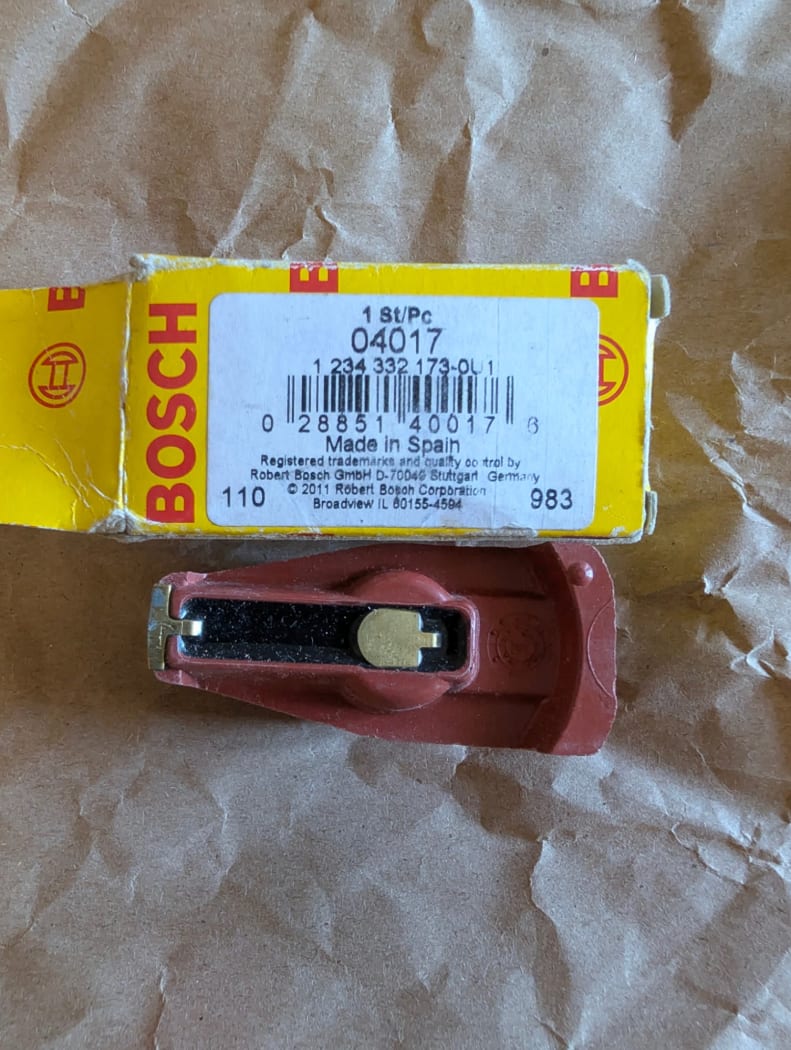 A 000 158 22 31 OEM Bosch Distributor Rotor for M114 and M110 engines — photo 1 of 4