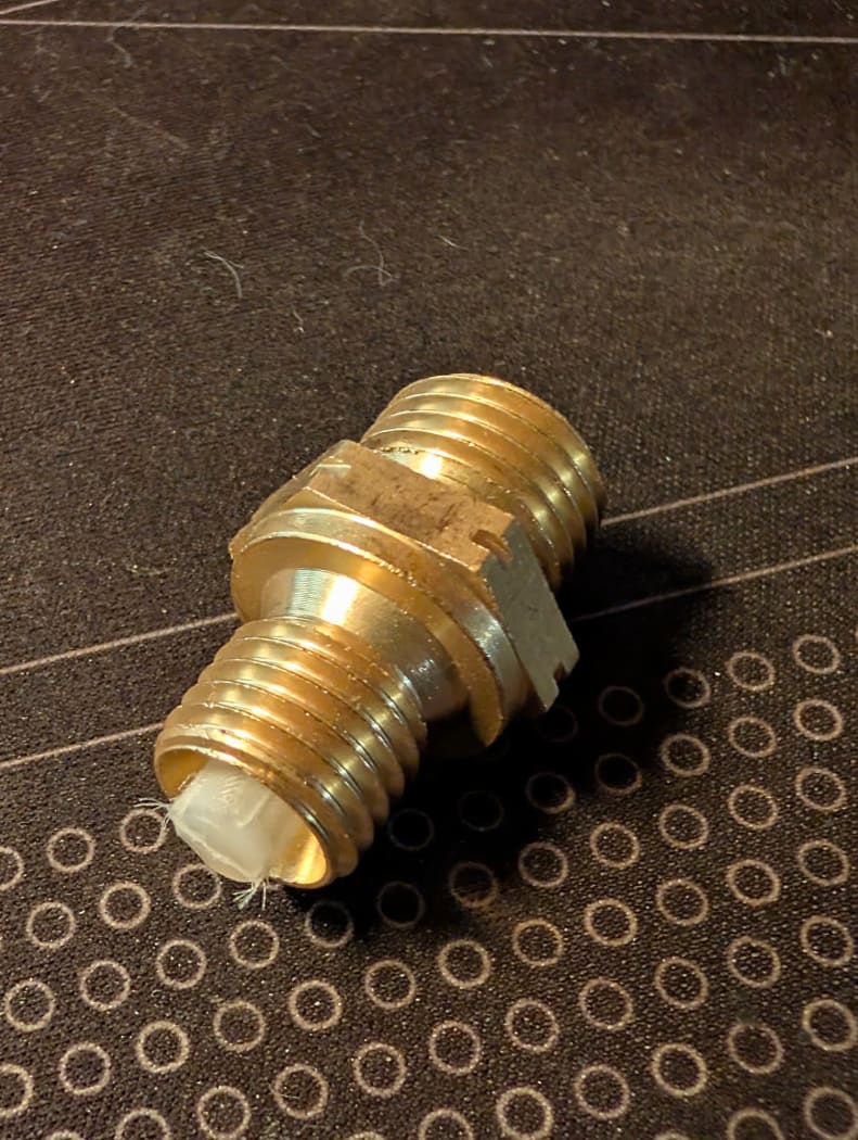 Febi Bilstein Fuel Line Fitting with Built-in Filter — A 000 074 60 86 — photo 1 of 4