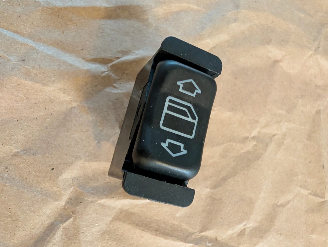 A 126 820 63 10 Febi Power Window Switch – W126 / W201 / W461 / W463 – 1268206310 — photo 1 of 8