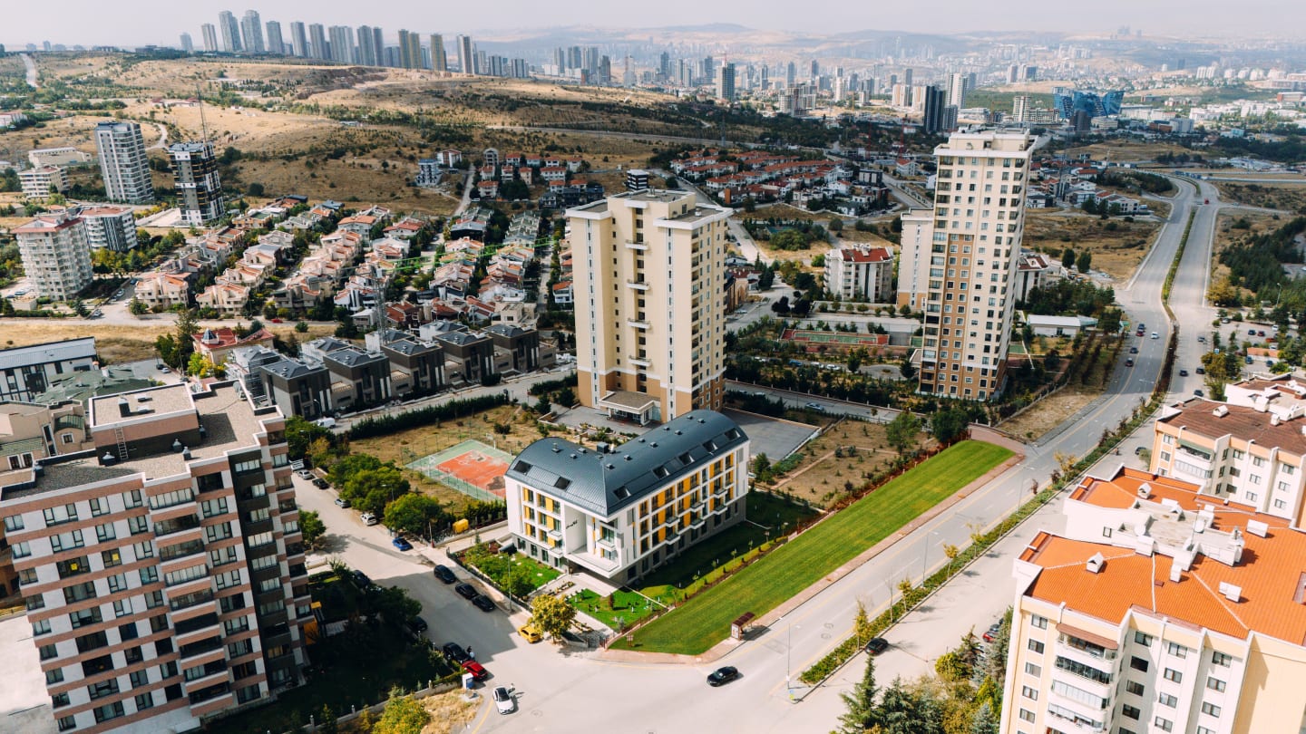 Bilkent silueti içinde Vera Flats, yüksek açıdan drone çekimi