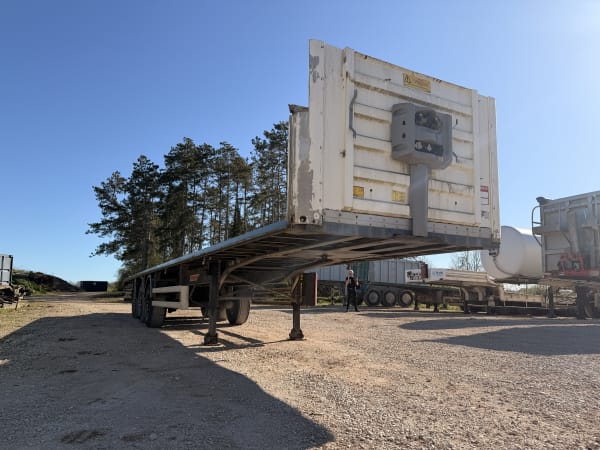 SEMI REMORQUE FRUEHAUF PLATEAU — photo 3