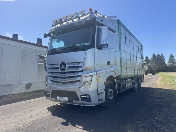 Bétaillère MERCEDES 2551 6X2*4 Carrosserie GUITTON — photo 2