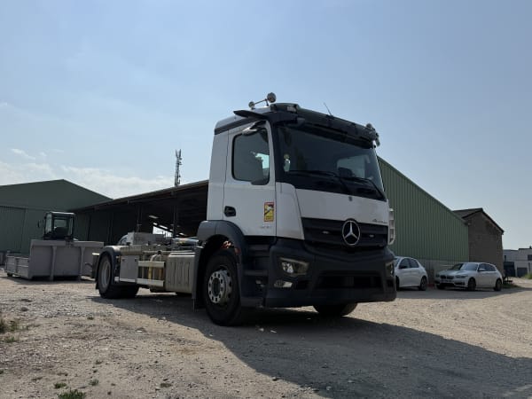 MERCEDES ACTROS 1830 AMPLIROLL / BRAS L 4x2 Vendu avec benne — photo 2