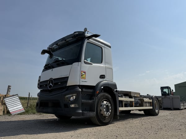 MERCEDES ACTROS 1830 AMPLIROLL / BRAS L 4x2 Vendu avec benne — photo 3