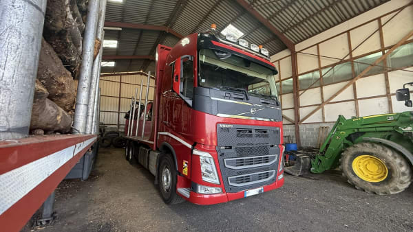 Ensemble Porteur plateau forestier VOLVO FH540 + Remorque plateau SAMRO — photo 2
