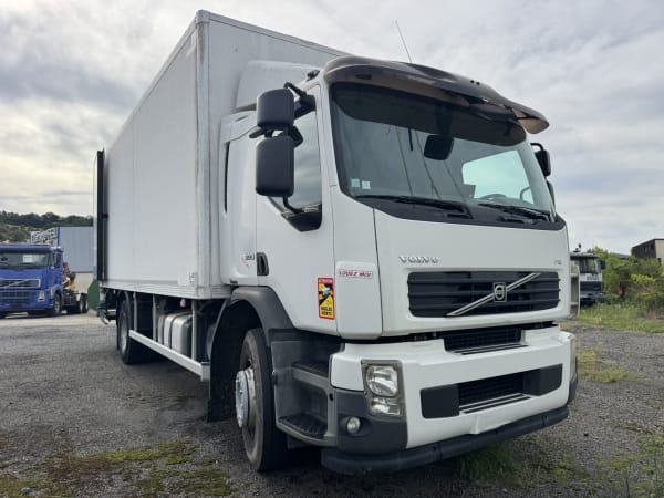 CAMION VOLVO FE 320 — photo 3
