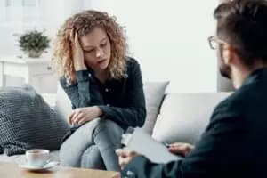 A person talking to a therapist, representing the treatment options for derealization