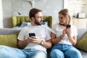 A couple discussing how to establish clear boundaries and expectations in a dating relationship