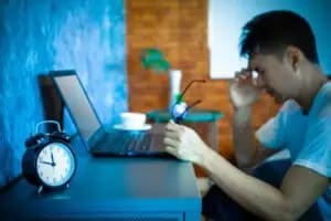 a person trying to break negative sleeping habits with cbt i