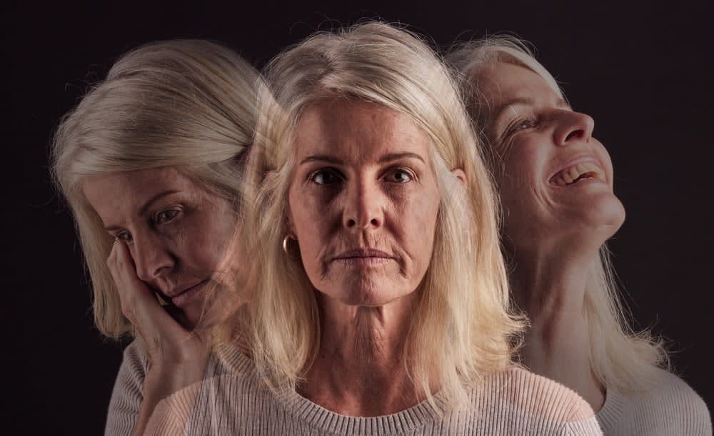 Illustration depicting the differences between BPD and bipolar disorder