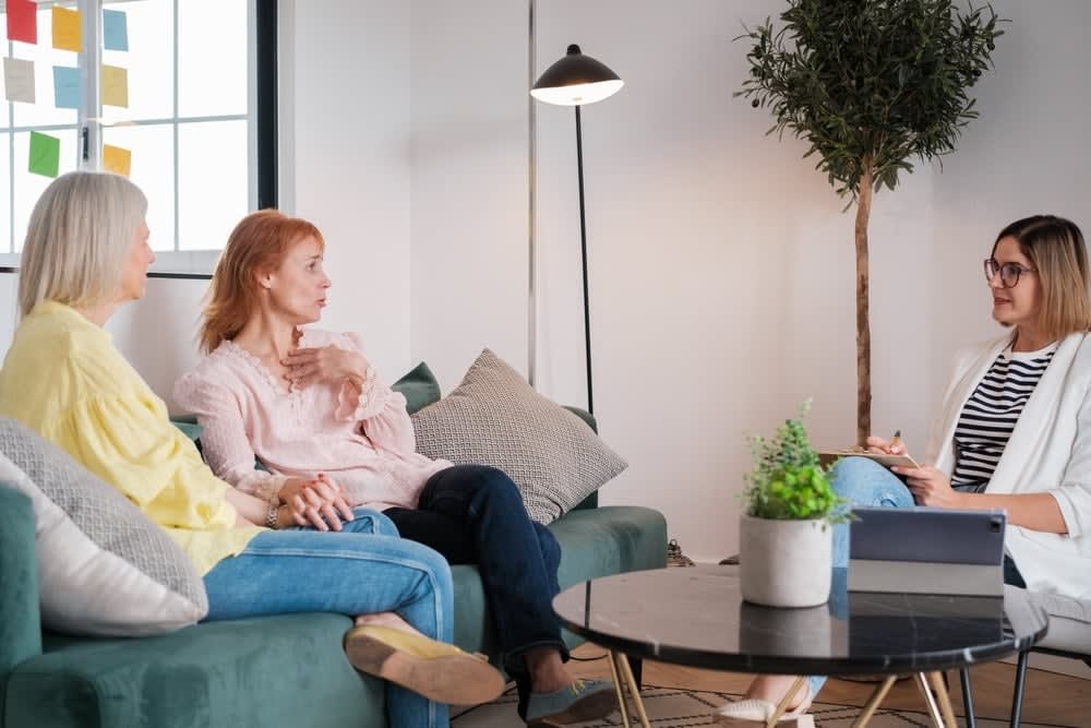 Illustration of a therapist using active listening with a client