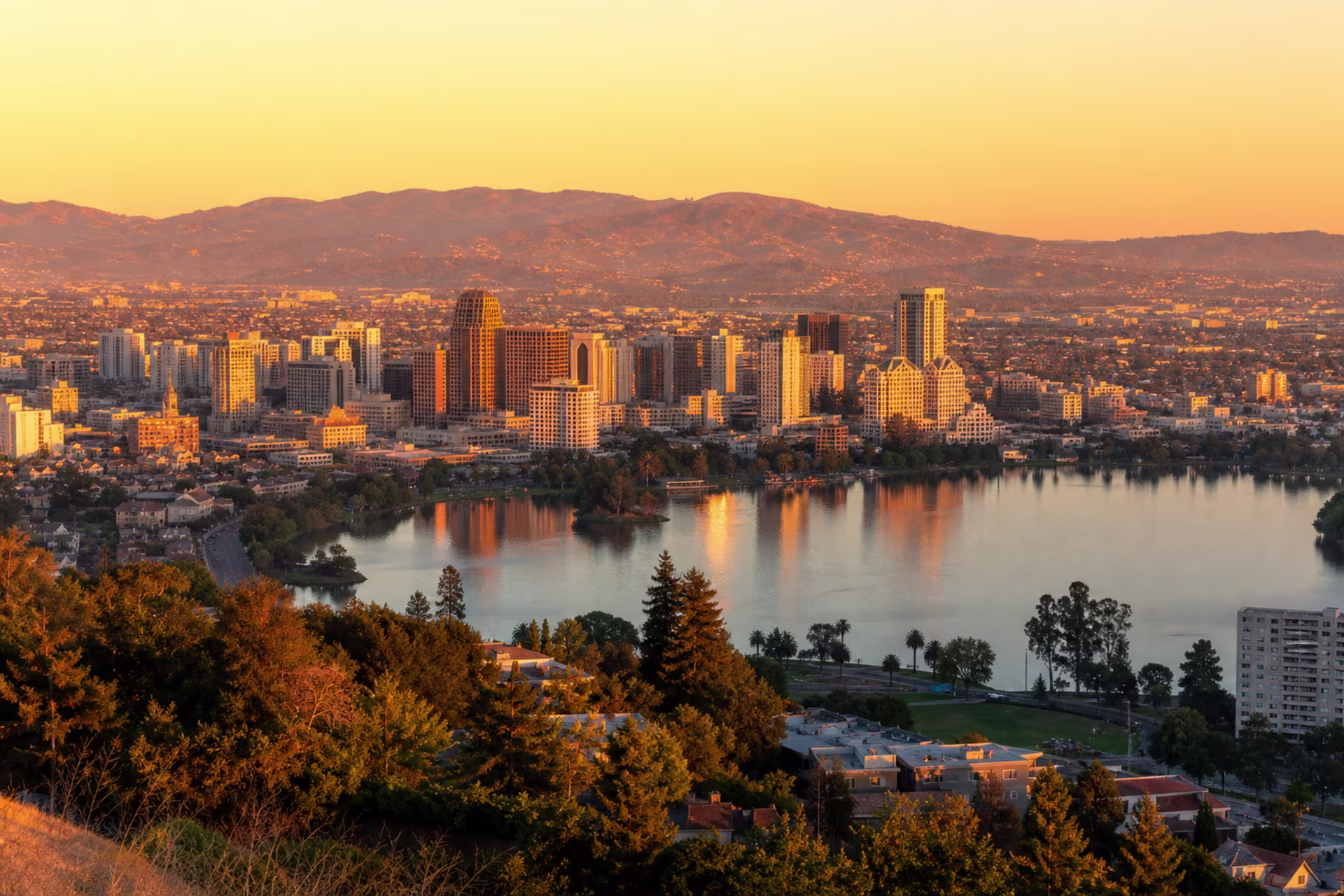 Therapists in Oakland, CA — Oakland therapists and Oakland city skyline