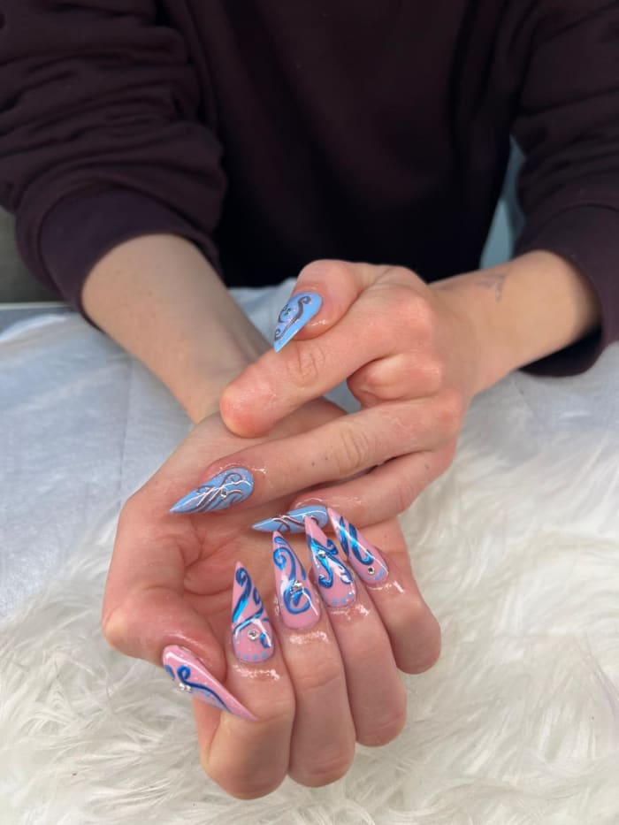 Lin nail artist stiletto nail set