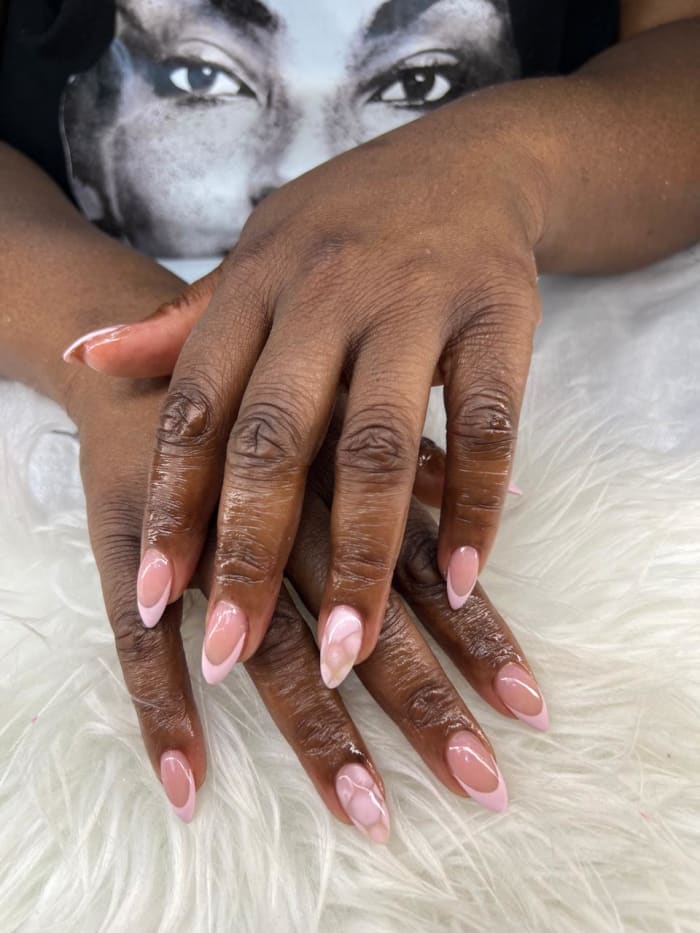 Lin nail artist almond nail set
