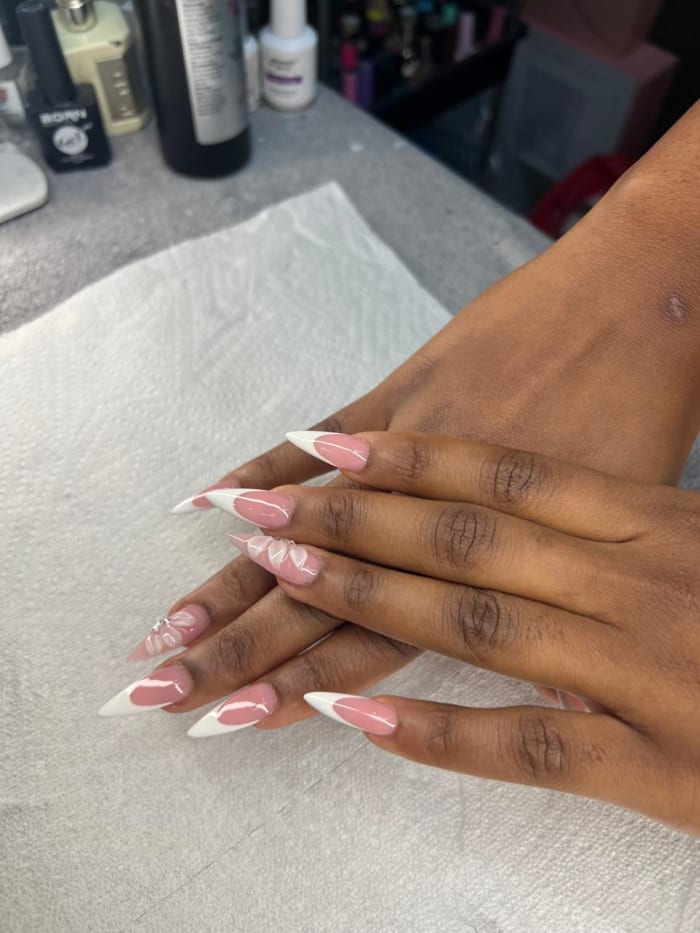 Lin nail artist stiletto nail set