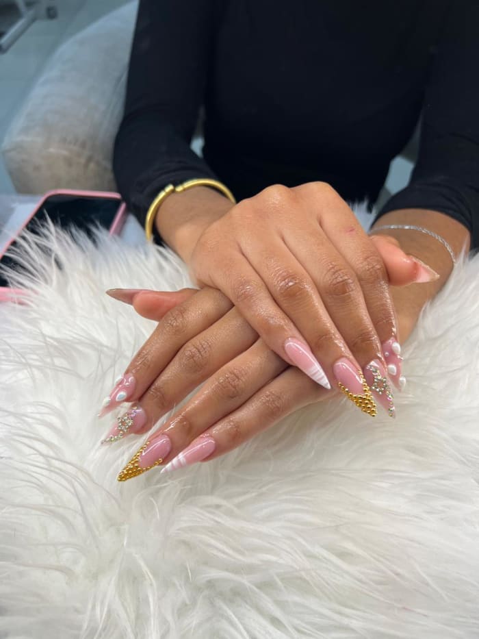 Lin nail artist stiletto nail set