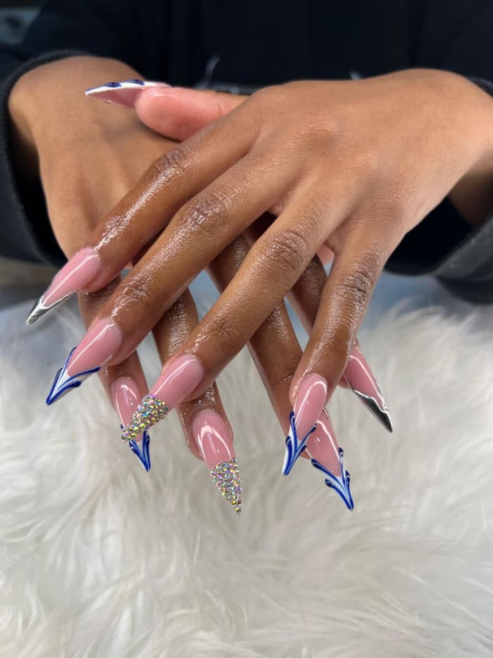 Lin nail artist stiletto nail set