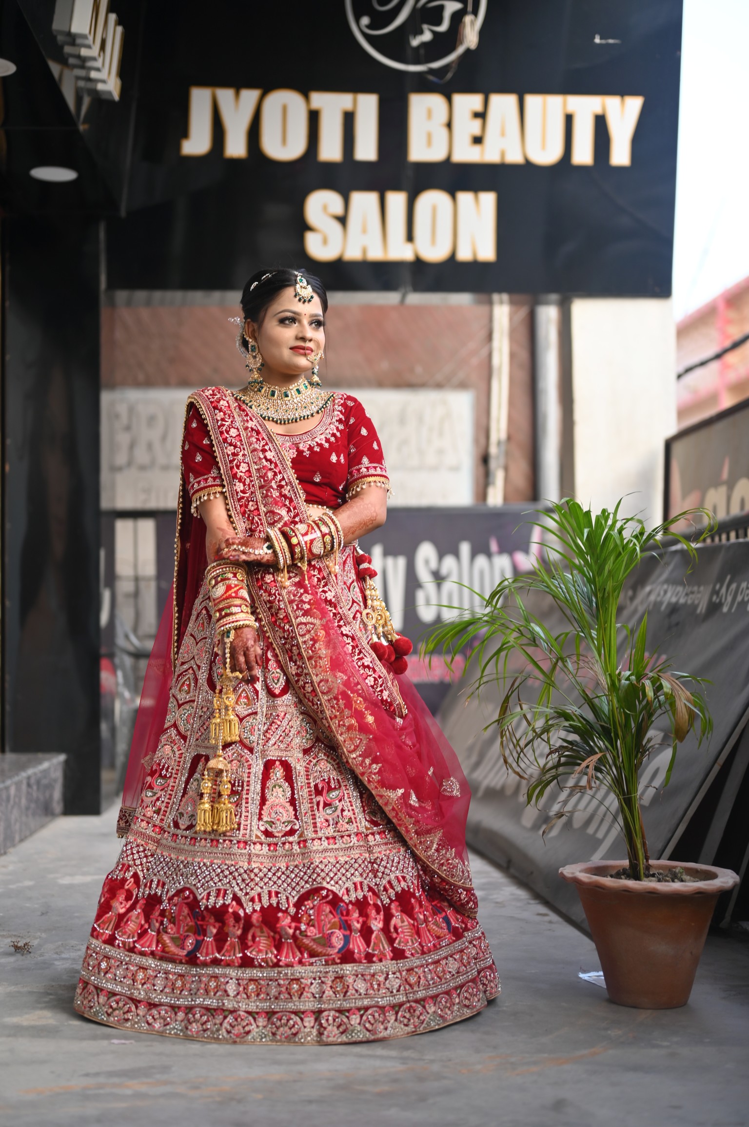 Best Indian bridal makeup service for weddings.