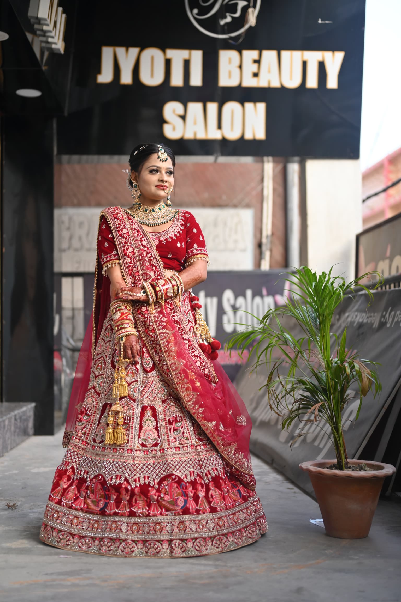 Best Indian bridal makeup service for weddings.