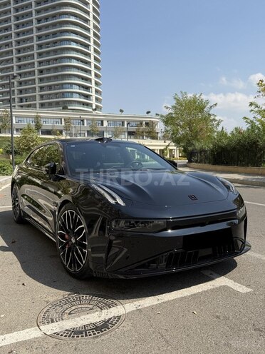 ZEEKR 001