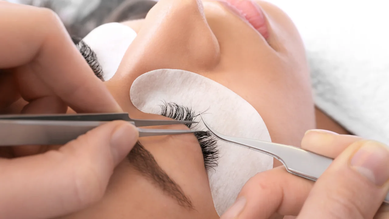 Aplicación profesional de extensiones de pestañas
