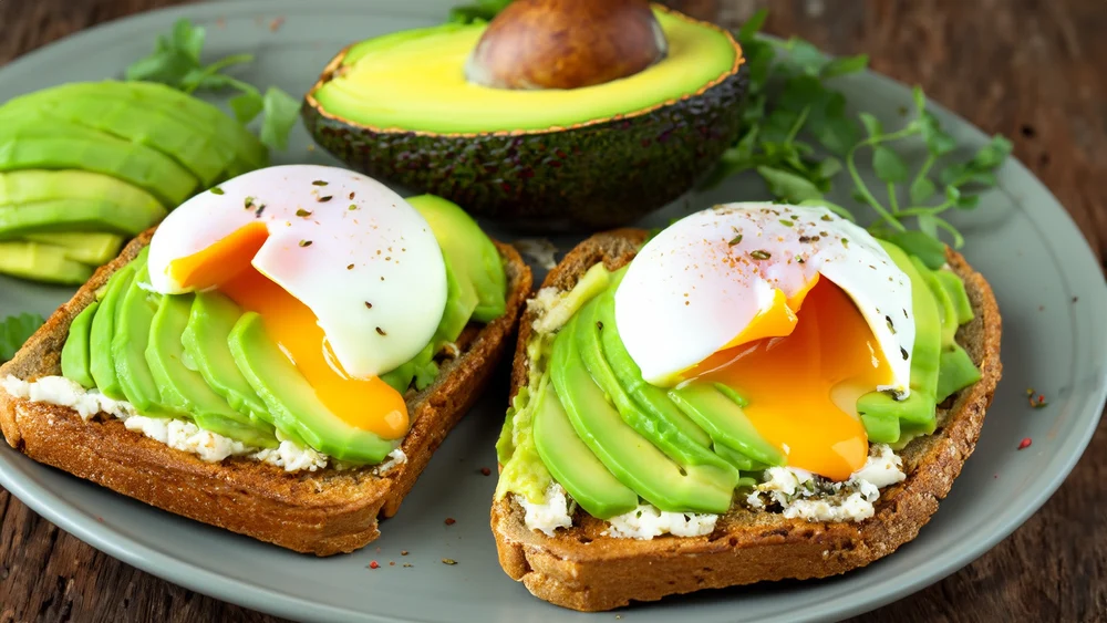Tostada de Aguacate y Huevo