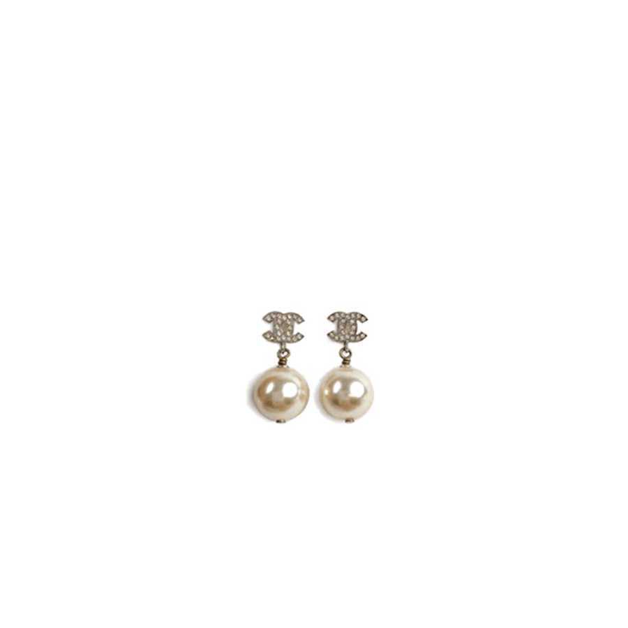 Boucles d'oreilles pendantes Chanel CC argentées, cristal et perle