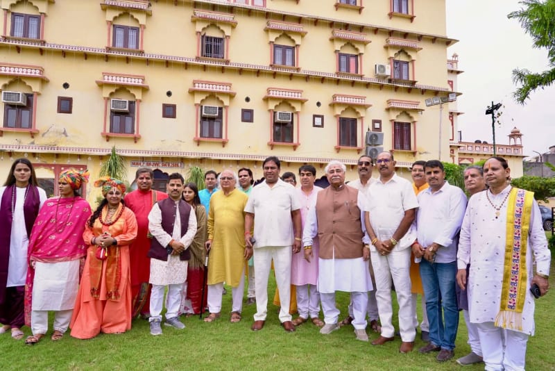 Puja and ritual moments at Gaya Ji