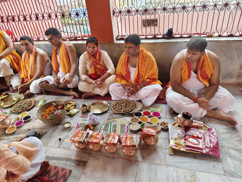 Puja and ritual moments at Gaya Ji