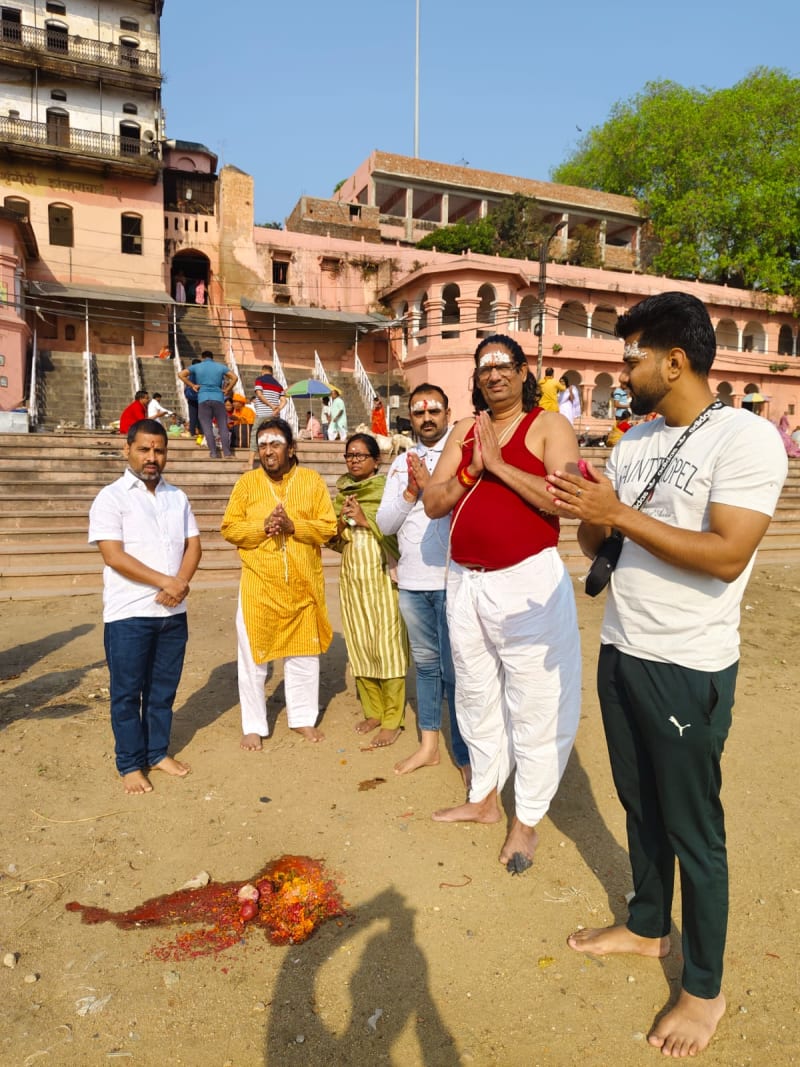 Puja and ritual moments at Gaya Ji