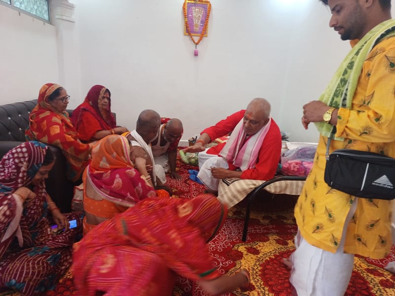 Puja and ritual moments at Gaya Ji
