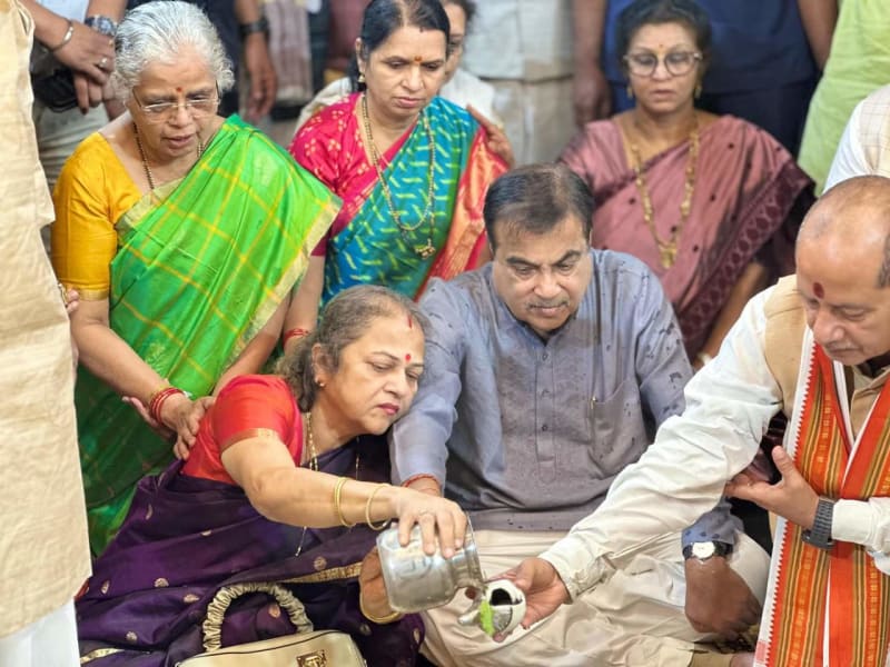Puja and ritual moments at Gaya Ji