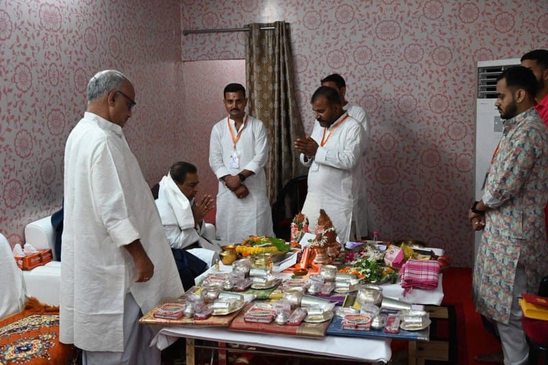 Puja and ritual moments at Gaya Ji