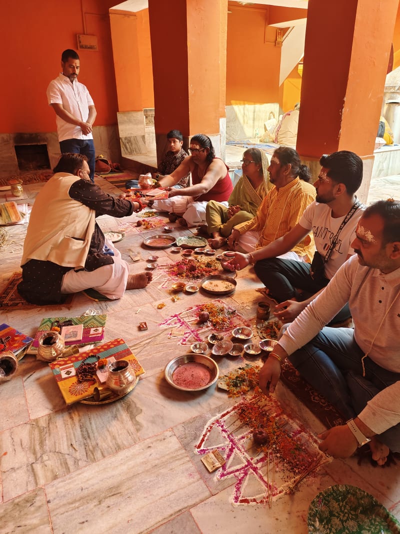 Puja and ritual moments at Gaya Ji