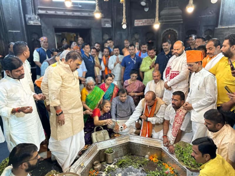 Puja and ritual moments at Gaya Ji