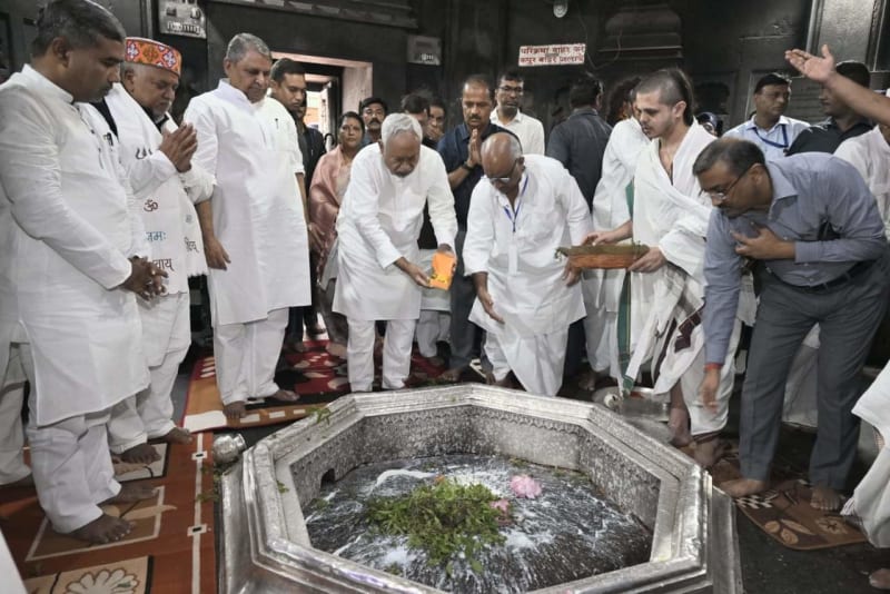 Puja and ritual moments at Gaya Ji