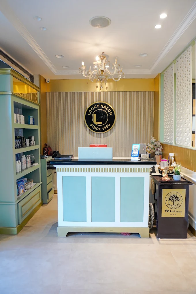 Looks Salon