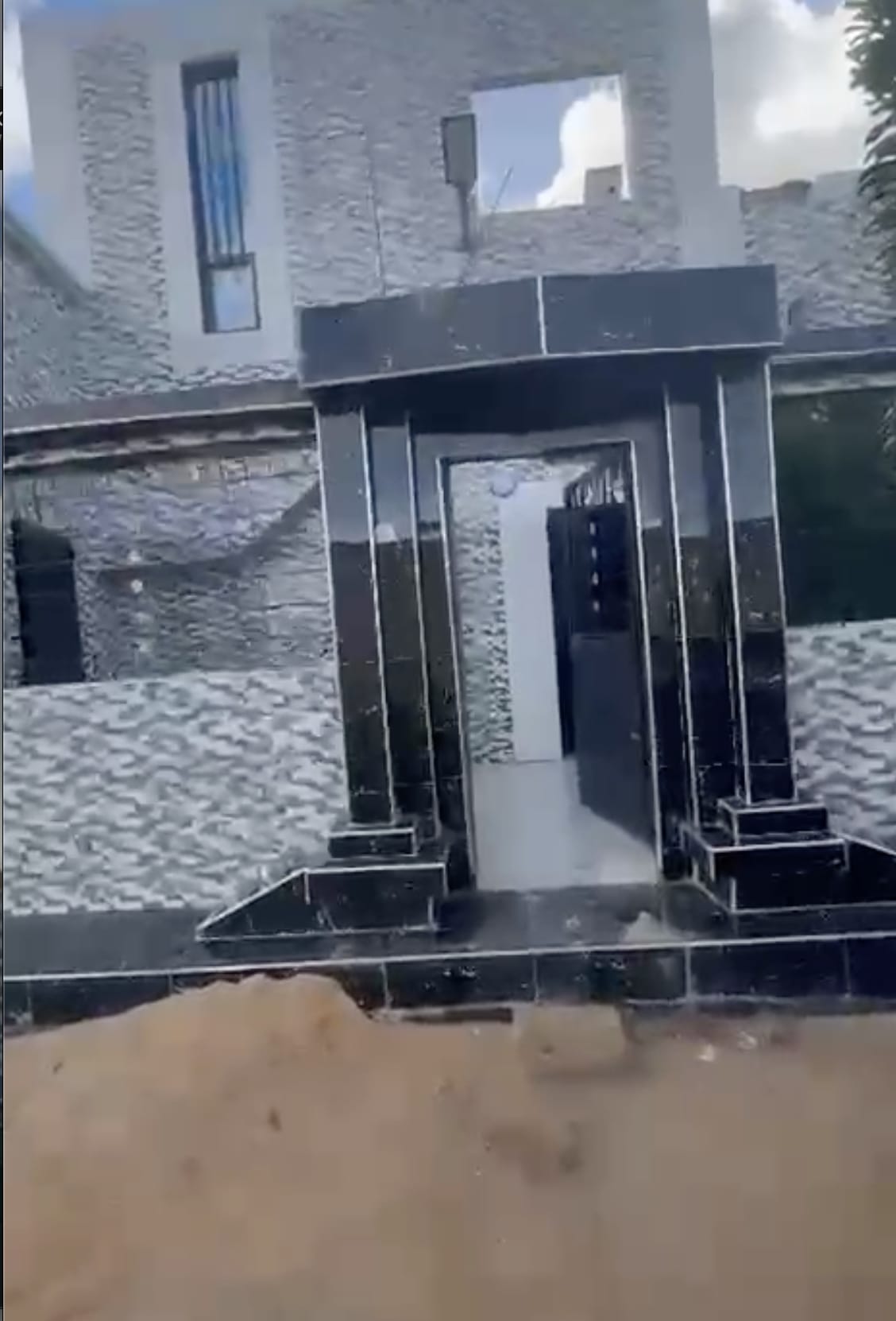 Une villa de 300m2 avec 3 chambres tous avec SDB et salon à NGuékhokh — photo 2