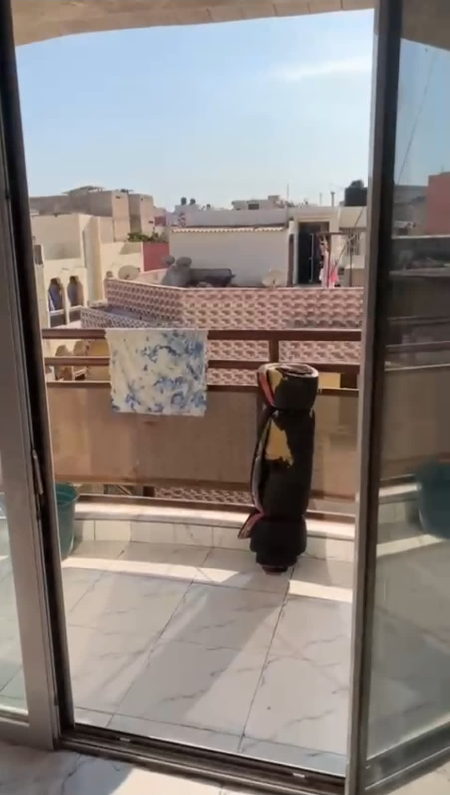 Un mini Studio américain avec balcon composé de chambres cuisine toilettes à la scat urban — photo 4