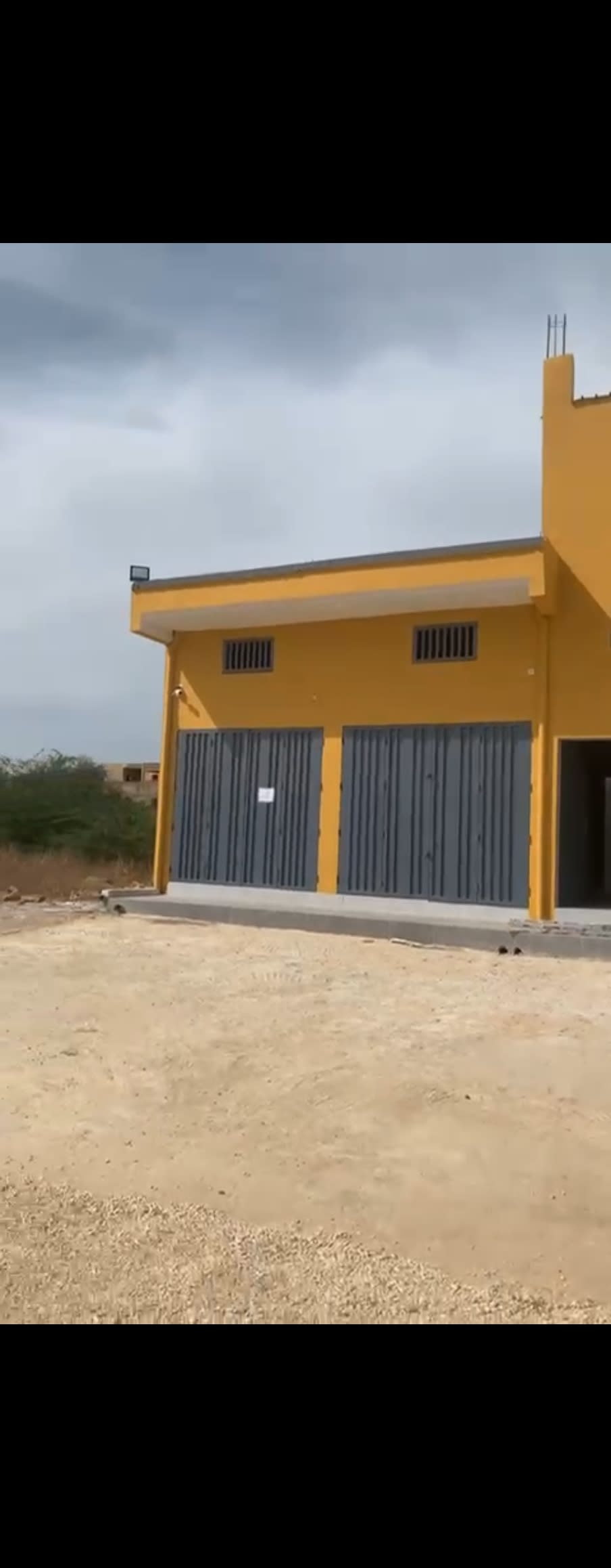 Magasin à Louer route de Tivaoune — photo 2